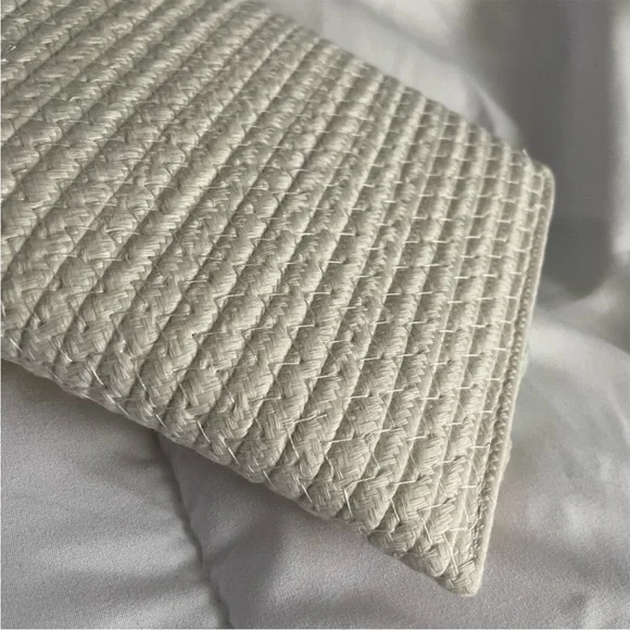 NWT Crochet floral clutch purse, brand new and includes straps. - Picture 5 of 5